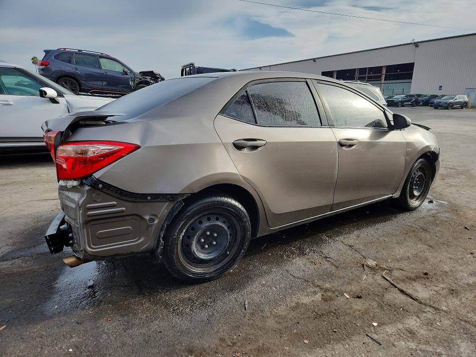64895736 :رقم المزاد ، 5YFBURHE7HP667280 vin ، 2017 Toyota Corolla مزاد بيع