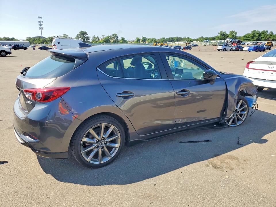 65998046 :رقم المزاد ، 3MZBN1M39JM250868 vin ، 2018 Mazda 3 مزاد بيع