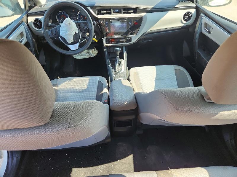 63418846 :رقم المزاد ، 2T1BURHE8JC121321 vin ، 2018 Toyota Corolla مزاد بيع