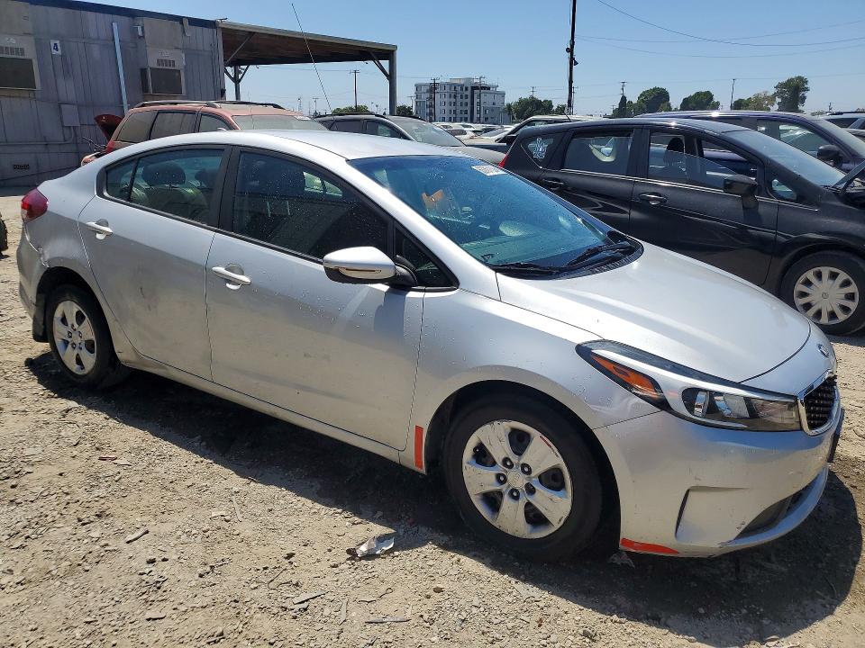 63767136 :رقم المزاد ، 3KPFK4A77JE271671 vin ، 2018 Kia Forte مزاد بيع