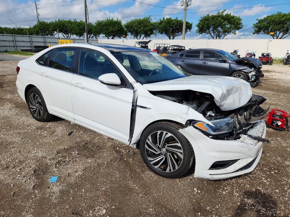 63676216 :رقم المزاد ، 3VWG57BU6MM008239 vin ، 2021 Volkswagen Jetta مزاد بيع