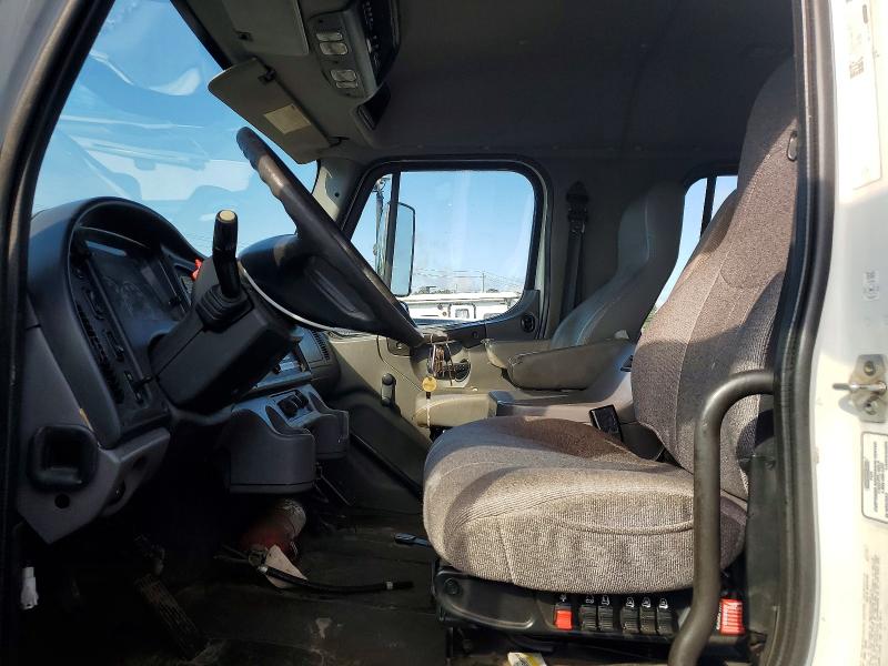 60070606 :رقم المزاد ، 1FVAC3BS1ADAT9421 vin ، 2010 Freightliner M2 مزاد بيع