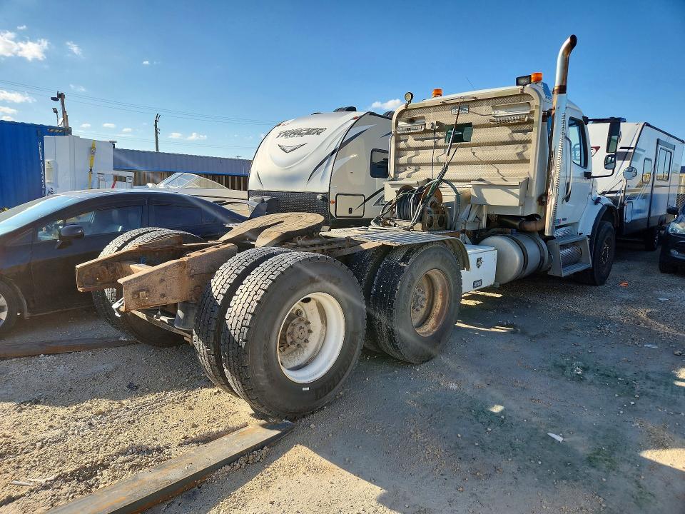 61969306 :رقم المزاد ، 1FUJC5CV7ADAT9450 vin ، 2010 Freightliner M2 مزاد بيع