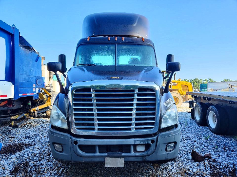 66001196 :رقم المزاد ، 1FUBGBDV2HLHH2362 vin ، 2017 Freightliner Cascadia 113 مزاد بيع
