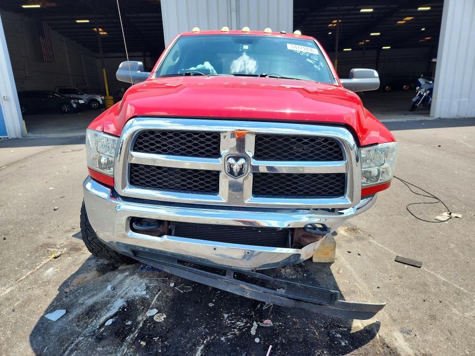 64729836 :رقم المزاد ، 3C6UR5CL3FG619892 vin ، 2015 Ram 2500 مزاد بيع