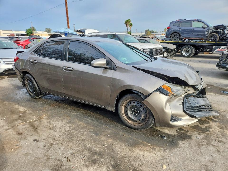 64895736 :رقم المزاد ، 5YFBURHE7HP667280 vin ، 2017 Toyota Corolla مزاد بيع