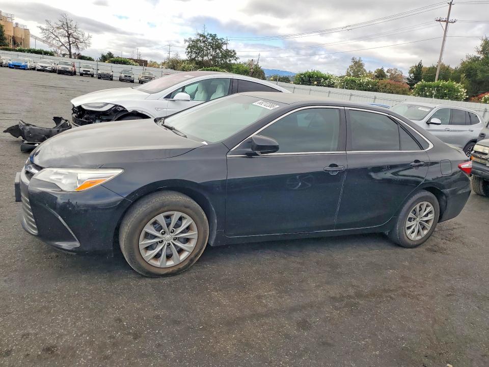 65212386 :رقم المزاد ، 4T1BF1FK3HU374074 vin ، 2017 Toyota Camry مزاد بيع