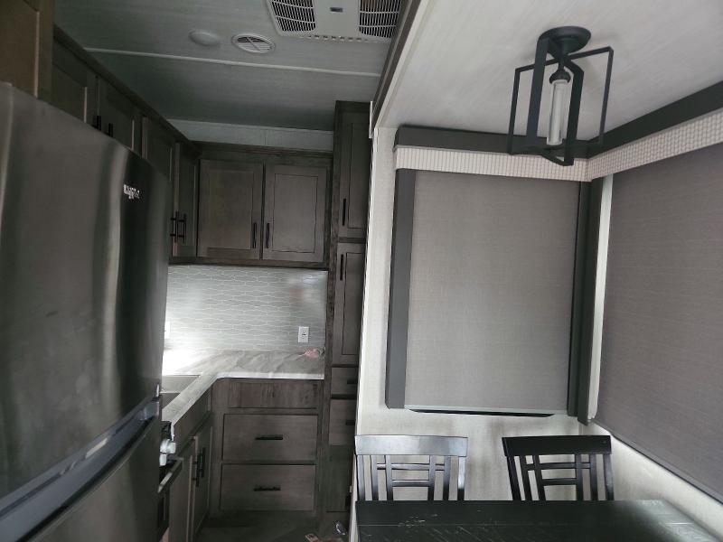 63945196 :رقم المزاد ، 4X4TWDM27MM060106 vin ، 2021 Wildwood Recreational Vehicle (rv) مزاد بيع