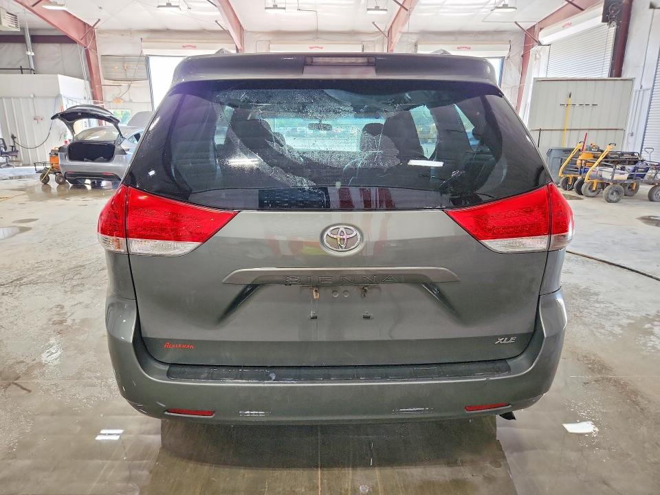 2014 Toyota Sienna მანქანა იყიდება აუქციონზე, vin: 5TDYK3DCXES486307, აუქციონის ნომერი: 67019586