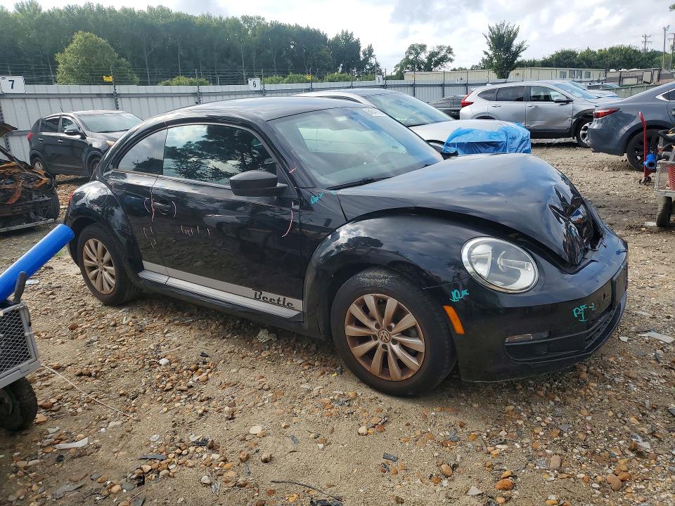 64549236 :رقم المزاد ، 3VWF17AT7FM631842 vin ، 2015 Volkswagen Beetle مزاد بيع