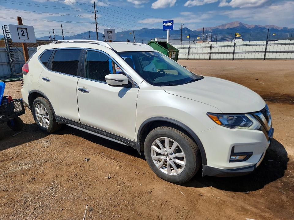 61448766 :رقم المزاد ، KNMAT2MV6HP560038 vin ، 2017 Nissan Rogue مزاد بيع