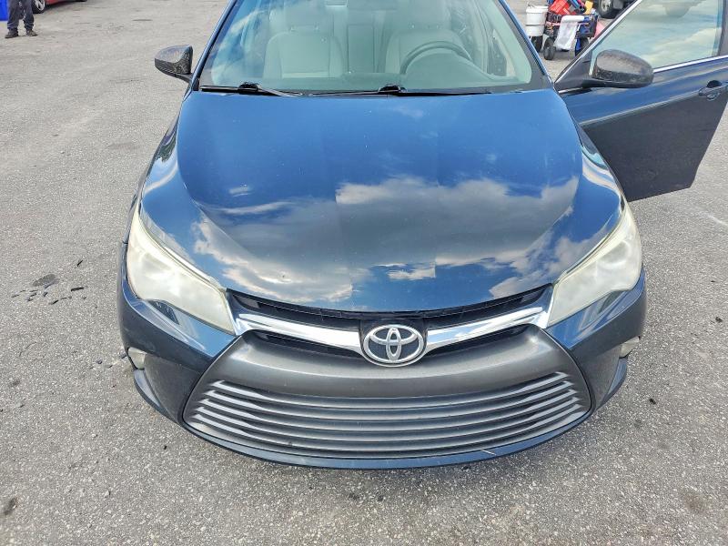 64017606 :رقم المزاد ، 4T4BF1FK2GR570091 vin ، 2016 Toyota Camry مزاد بيع