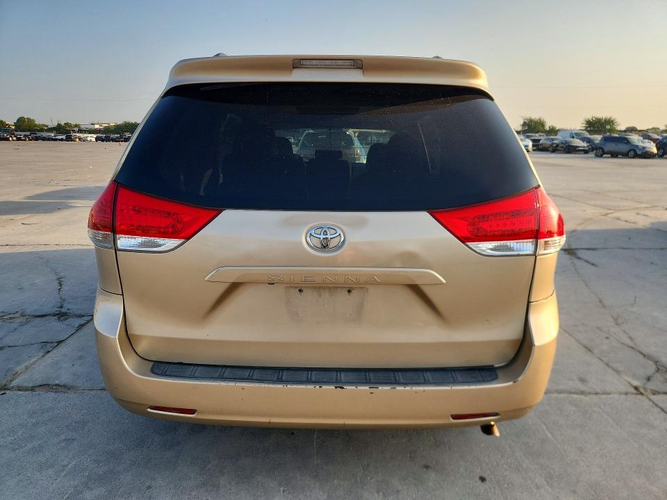 63590476 :رقم المزاد ، 5TDKK3DC1BS023263 vin ، 2011 Toyota Sienna مزاد بيع