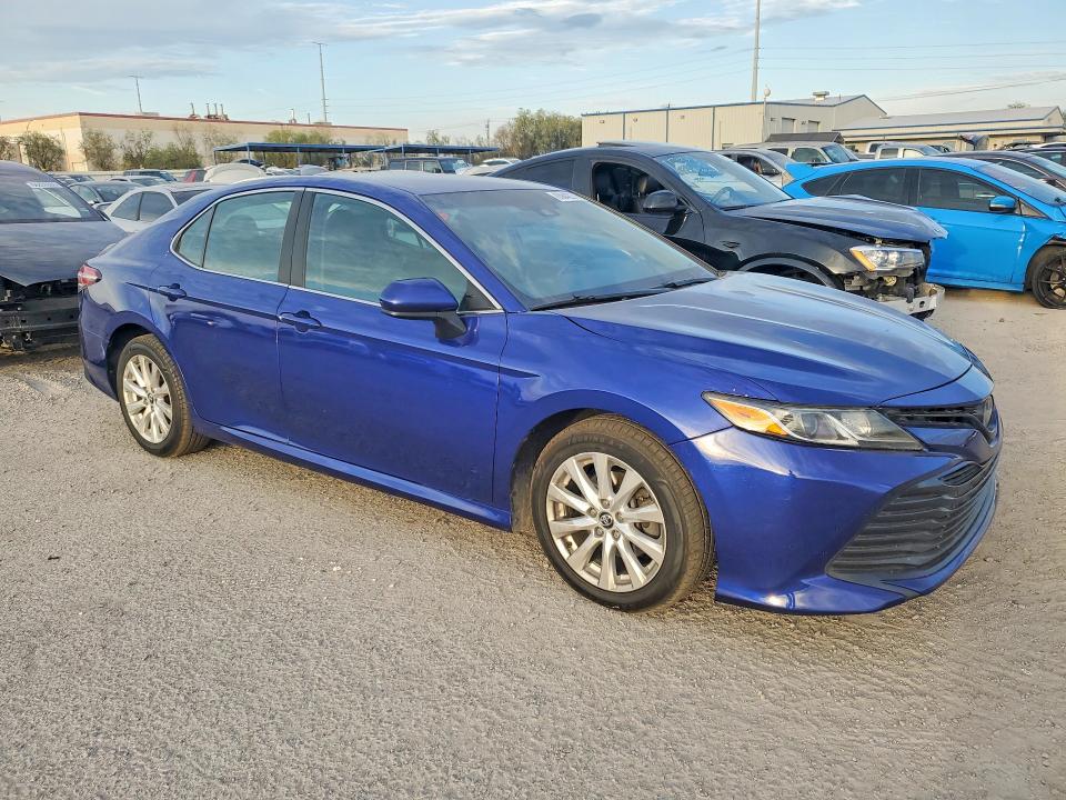 2018 Toyota Camry მანქანა იყიდება აუქციონზე, vin: 4T1B11HK3JU556147, აუქციონის ნომერი: 65842276