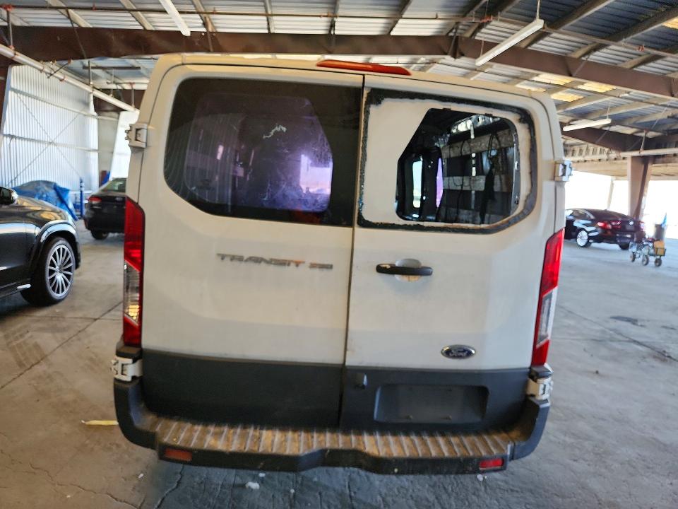 63916176 :رقم المزاد ، 1FTYR1ZM3GKA23095 vin ، 2016 Ford Transit مزاد بيع