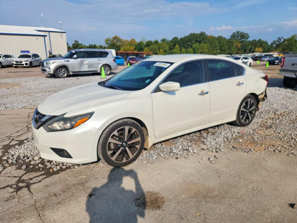 Продажа на аукционе авто 2018 Nissan Altima, vin: 1N4AL3AP4JC104943, номер лота: 60503986