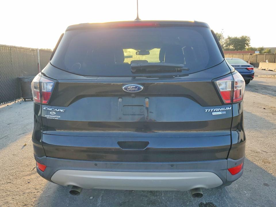 65079706 :رقم المزاد ، 1FMCU9J92JUB33254 vin ، 2018 Ford Escape مزاد بيع