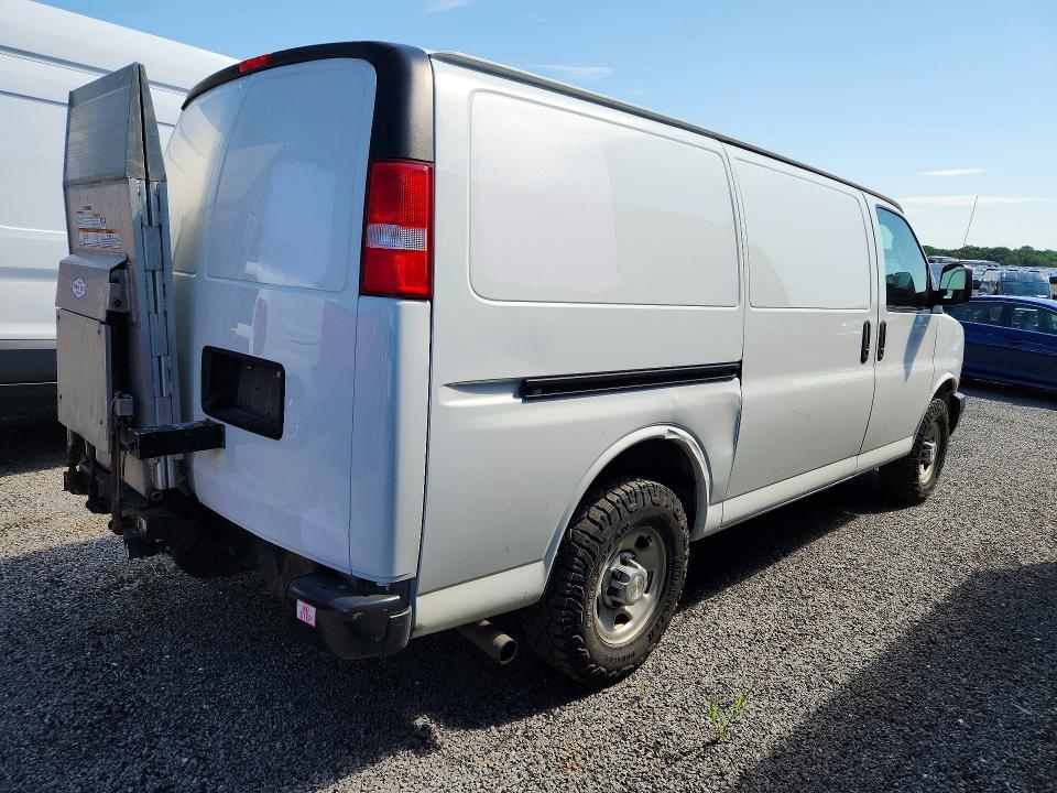 63600156 :رقم المزاد ، 1GCZGGFP4N1251783 vin ، 2022 Chevrolet Express G3500 مزاد بيع