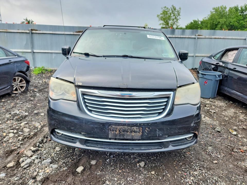 63235796 :رقم المزاد ، 2C4RC1BG1DR682591 vin ، 2013 Chrysler Town & Country مزاد بيع