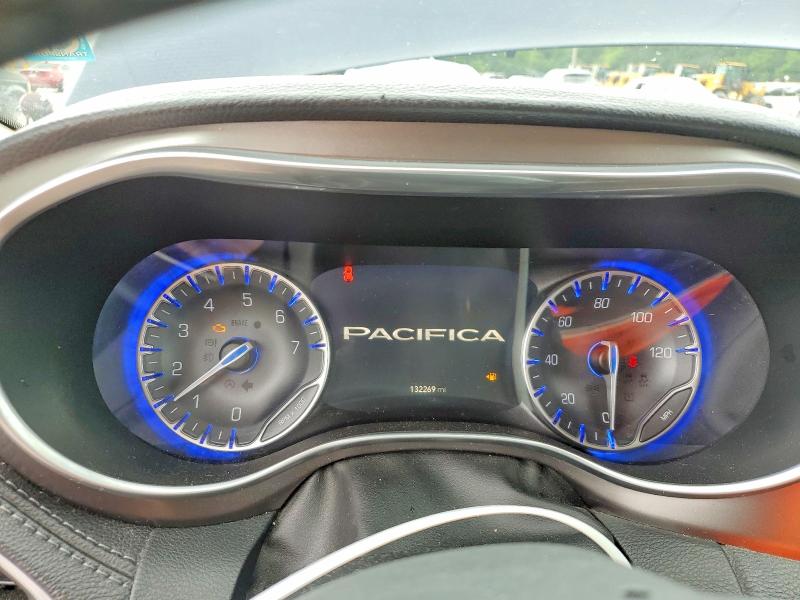 63561156 :رقم المزاد ، 2C4RC1GG5JR273918 vin ، 2018 Chrysler Pacifica مزاد بيع