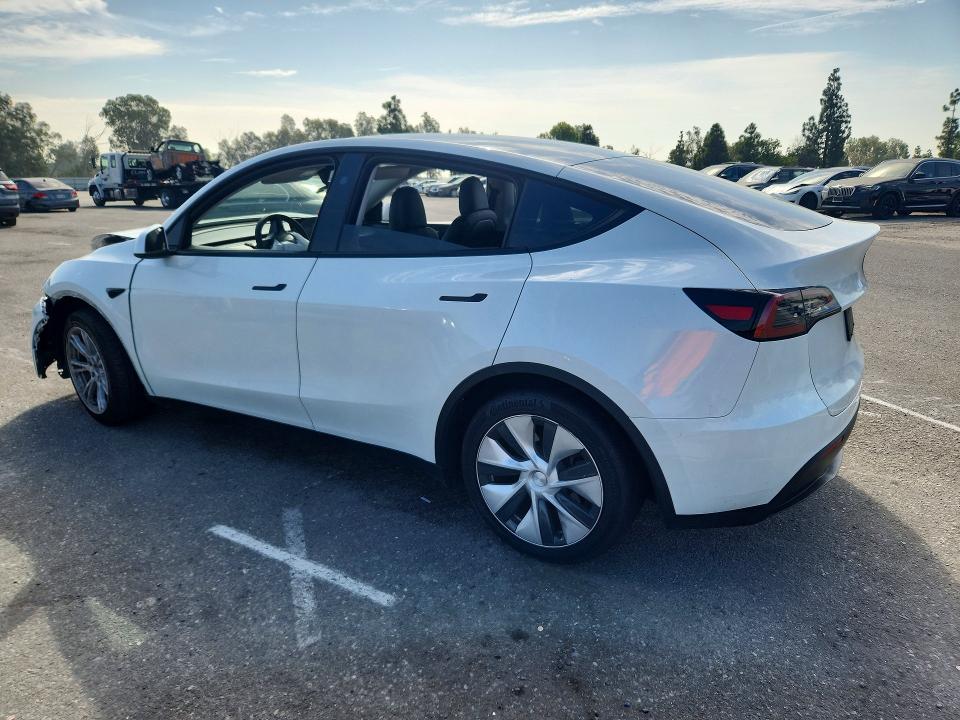 2024 Tesla Model Y მანქანა იყიდება აუქციონზე, vin: 7SAYGAEE5RF059930, აუქციონის ნომერი: 66775626