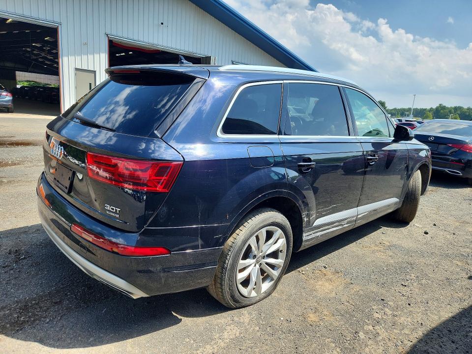 66065456 :رقم المزاد ، WA1LABF7XHD021950 vin ، 2017 Audi Q7 مزاد بيع