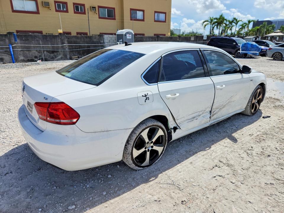 66448566 :رقم المزاد ، 1VWAS7A32FC111430 vin ، 2015 Volkswagen Passat مزاد بيع
