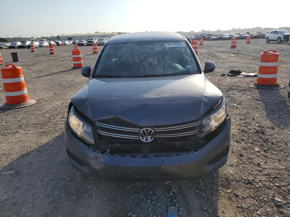 65748636 :رقم المزاد ، WVGAV7AXXHK047543 vin ، 2017 Volkswagen Tiguan مزاد بيع