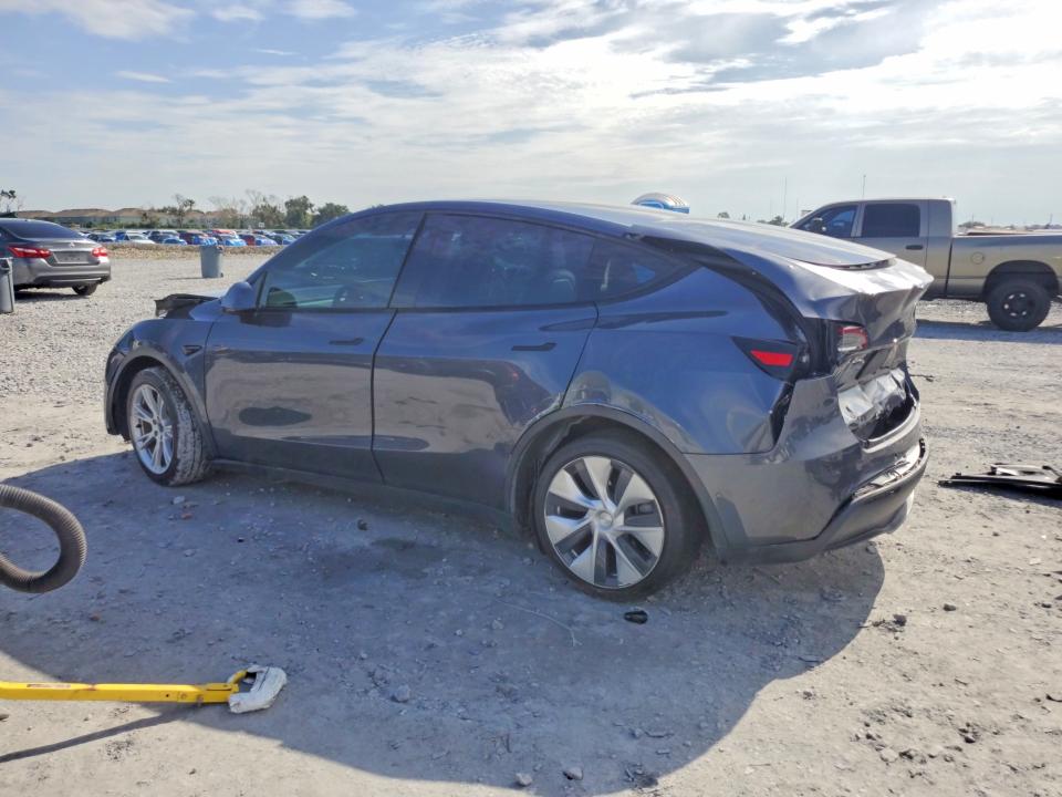 Продажа на аукционе авто 2020 Tesla Model Y, vin: 5YJYGDEE4LF047032, номер лота: 63948306