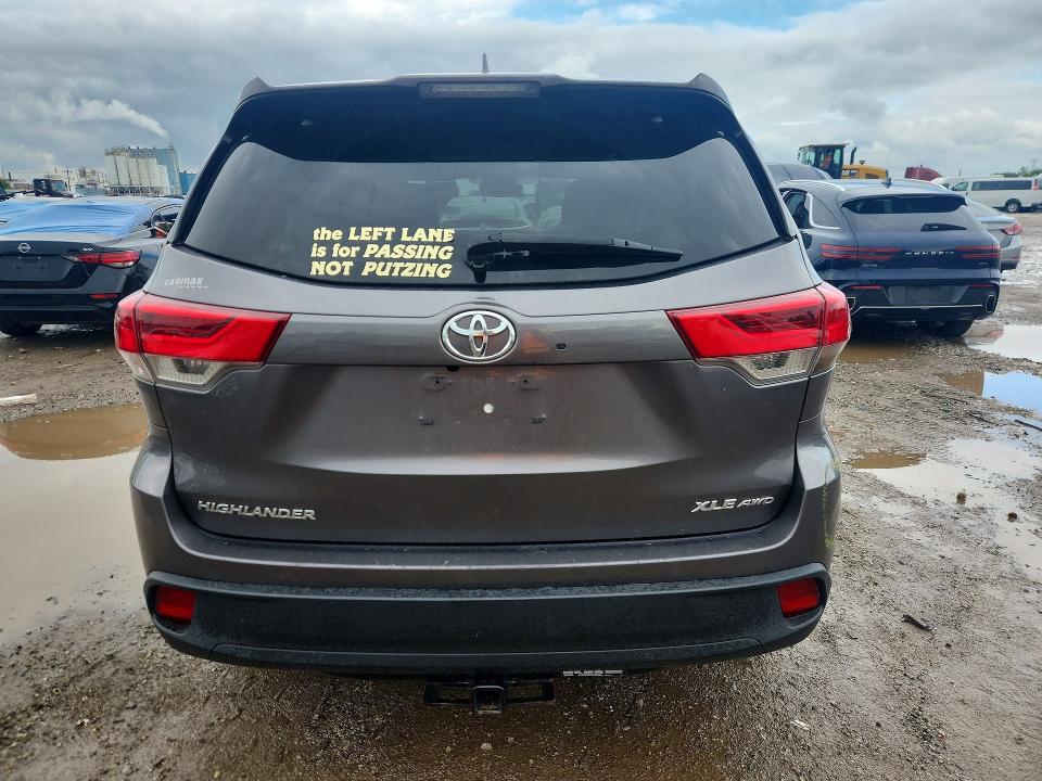 65023576 :رقم المزاد ، 5TDJZRFH3JS531235 vin ، 2018 Toyota Highlander مزاد بيع