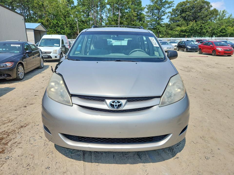 64227426 :رقم المزاد ، 5TDZK23C97S042208 vin ، 2007 Toyota Sienna مزاد بيع