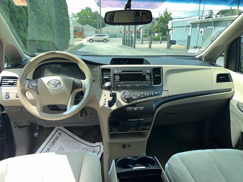 64401116 :رقم المزاد ، 5TDKK3DC7DS308522 vin ، 2013 Toyota Sienna مزاد بيع