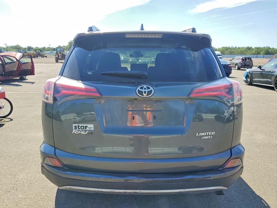 63870816 :رقم المزاد ، JTMDFREV3JD253977 vin ، 2018 Toyota Rav4 مزاد بيع