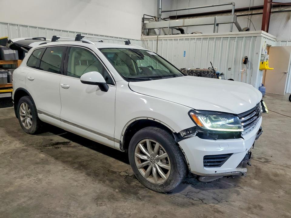 2017 Volkswagen Touareg მანქანა იყიდება აუქციონზე, vin: WVGEF7BP5HD002351, აუქციონის ნომერი: 63925616