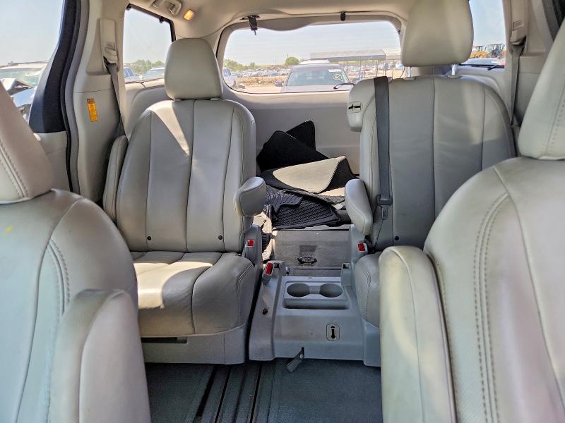 64704766 :رقم المزاد ، 5TDYK3DC5DS395010 vin ، 2013 Toyota Sienna مزاد بيع