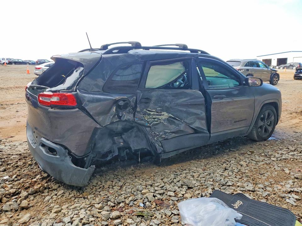 64249266 :رقم المزاد ، 1C4PJLAB3HW666971 vin ، 2017 Jeep Cherokee مزاد بيع