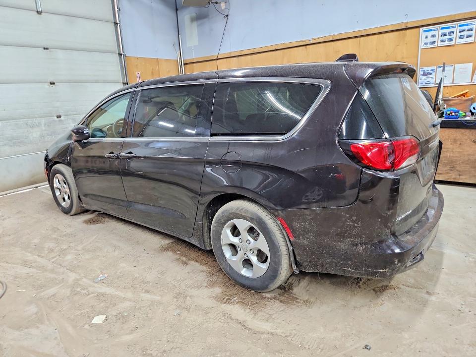 64717846 :رقم المزاد ، 2C4RC1CG3HR665313 vin ، 2017 Chrysler Pacifica مزاد بيع