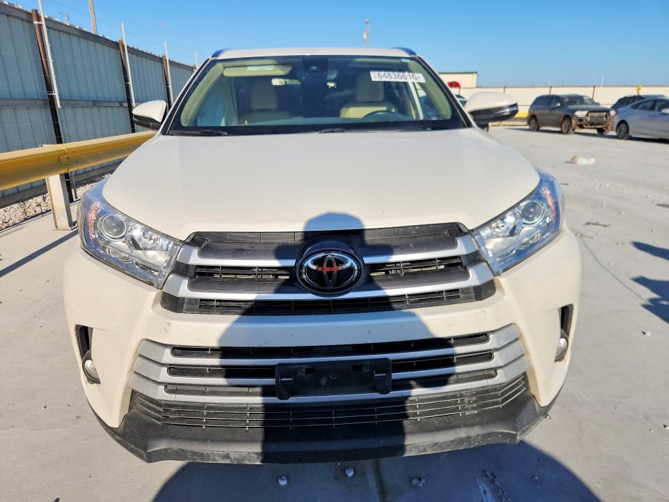 64836616 :رقم المزاد ، 5TDKZRFH4JS546668 vin ، 2018 Toyota Highlander مزاد بيع
