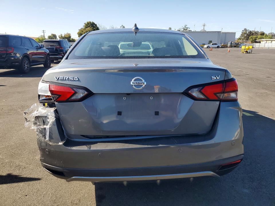 64587386 :رقم المزاد ، 3N1CN8EV7ML868610 vin ، 2021 Nissan Versa مزاد بيع