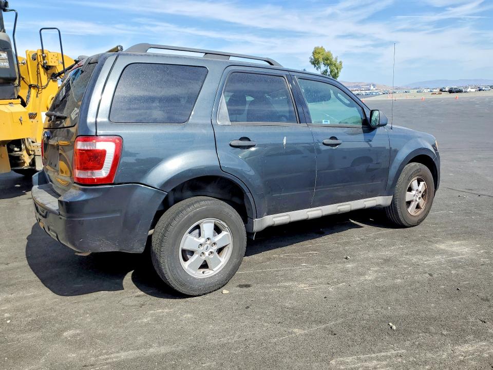 2009 Ford Escape მანქანა იყიდება აუქციონზე, vin: 1FMCU03769KB28671, აუქციონის ნომერი: 62631456
