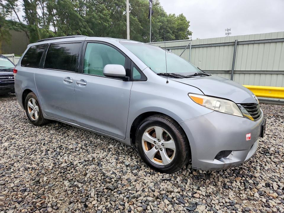 2011 Toyota Sienna მანქანა იყიდება აუქციონზე, vin: 5TDKK3DCXBS065057, აუქციონის ნომერი: 64718696