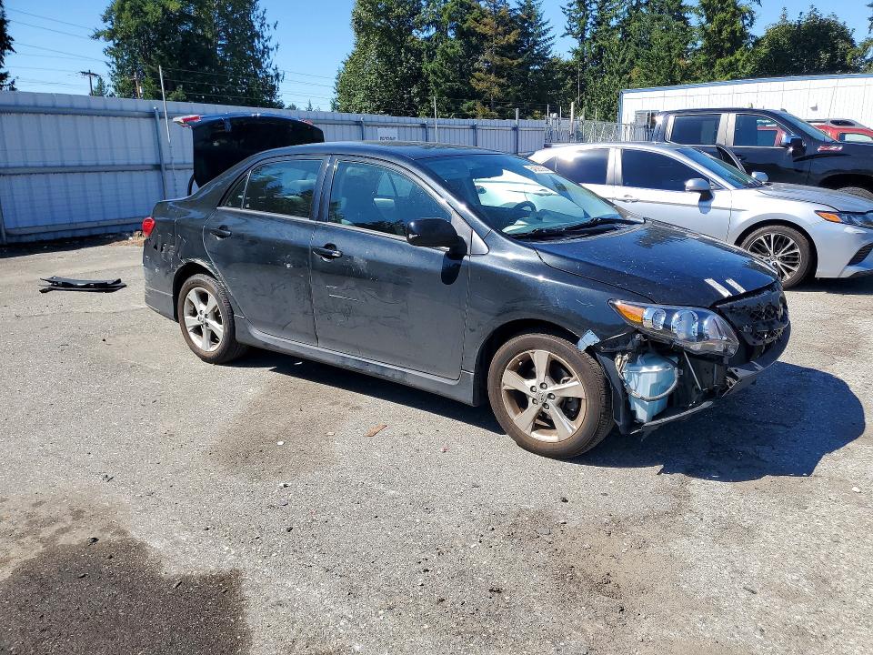 64826086 :رقم المزاد ، 5YFBU4EE8DP113196 vin ، 2013 Toyota Corolla مزاد بيع