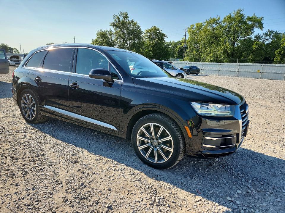 63804306 :رقم المزاد ، WA1LAAF72HD018230 vin ، 2017 Audi Q7 مزاد بيع