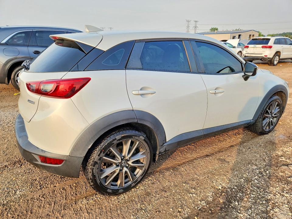 64234776 :رقم المزاد ، JM1DKDC72H0142177 vin ، 2017 Mazda Cx-3 مزاد بيع