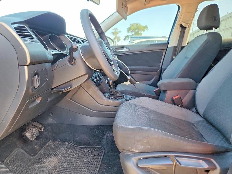 63210946 :رقم المزاد ، 3VV0B7AXXKM006145 vin ، 2019 Volkswagen Tiguan مزاد بيع