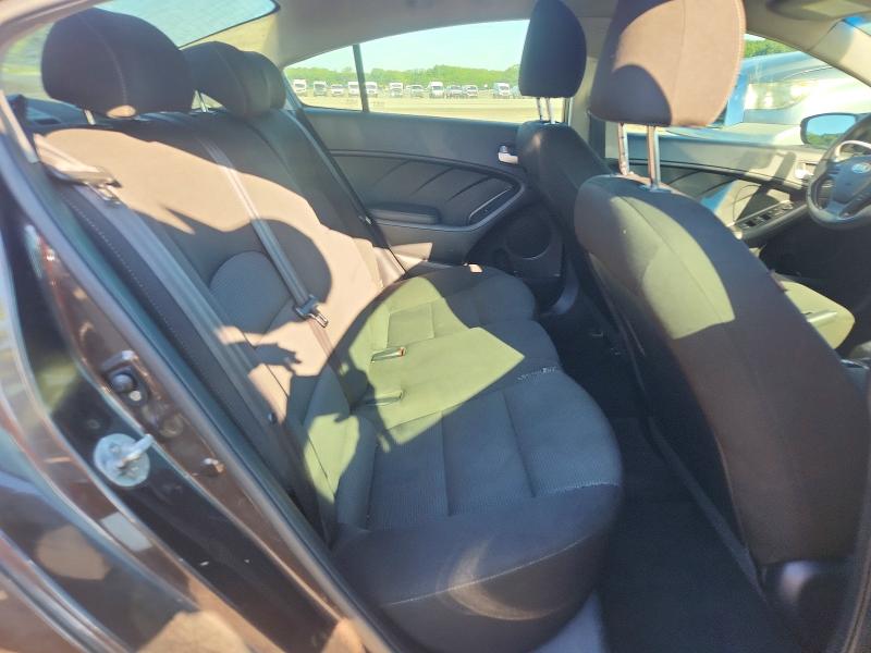 65393326 :رقم المزاد ، 3KPFK4A73JE181126 vin ، 2018 Kia Forte مزاد بيع