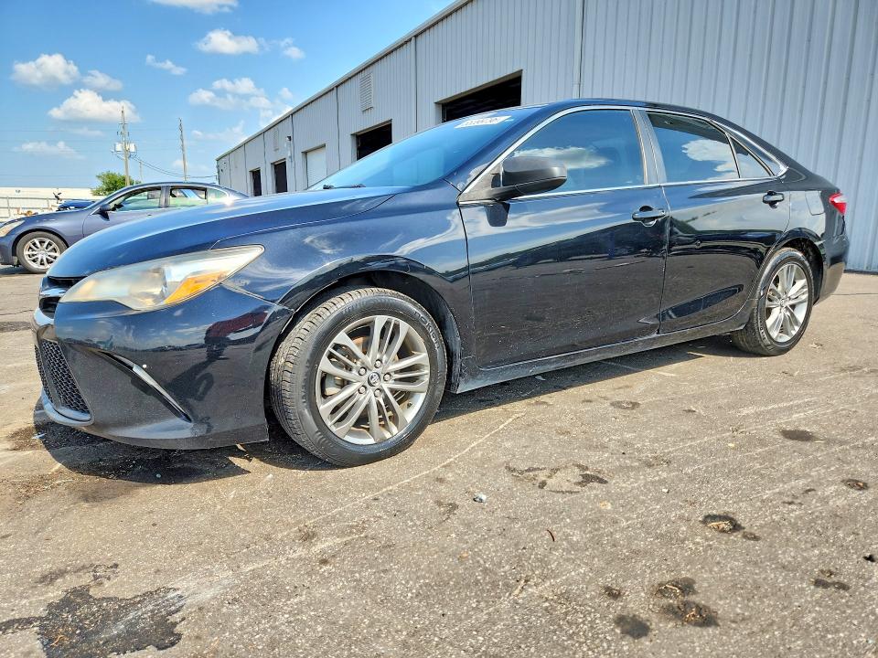 65399796 :رقم المزاد ، 4T1BF1FK8HU283902 vin ، 2017 Toyota Camry مزاد بيع