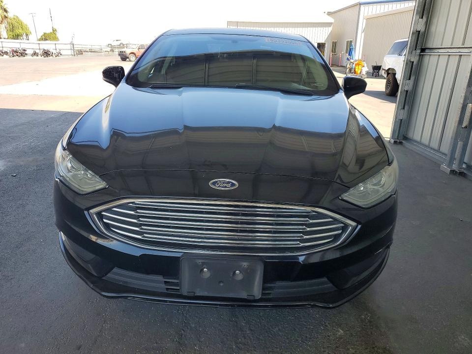 65393566 :رقم المزاد ، 3FA6P0LU1JR161789 vin ، 2018 Ford Fusion مزاد بيع