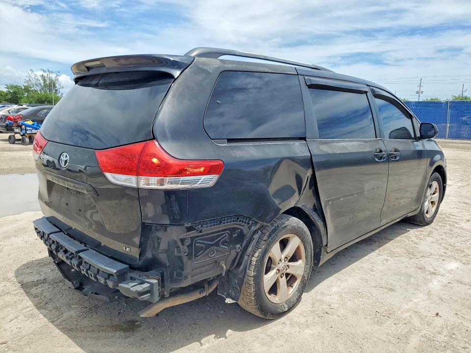 66388756 :رقم المزاد ، 5TDKK3DC1BS151289 vin ، 2011 Toyota Sienna مزاد بيع