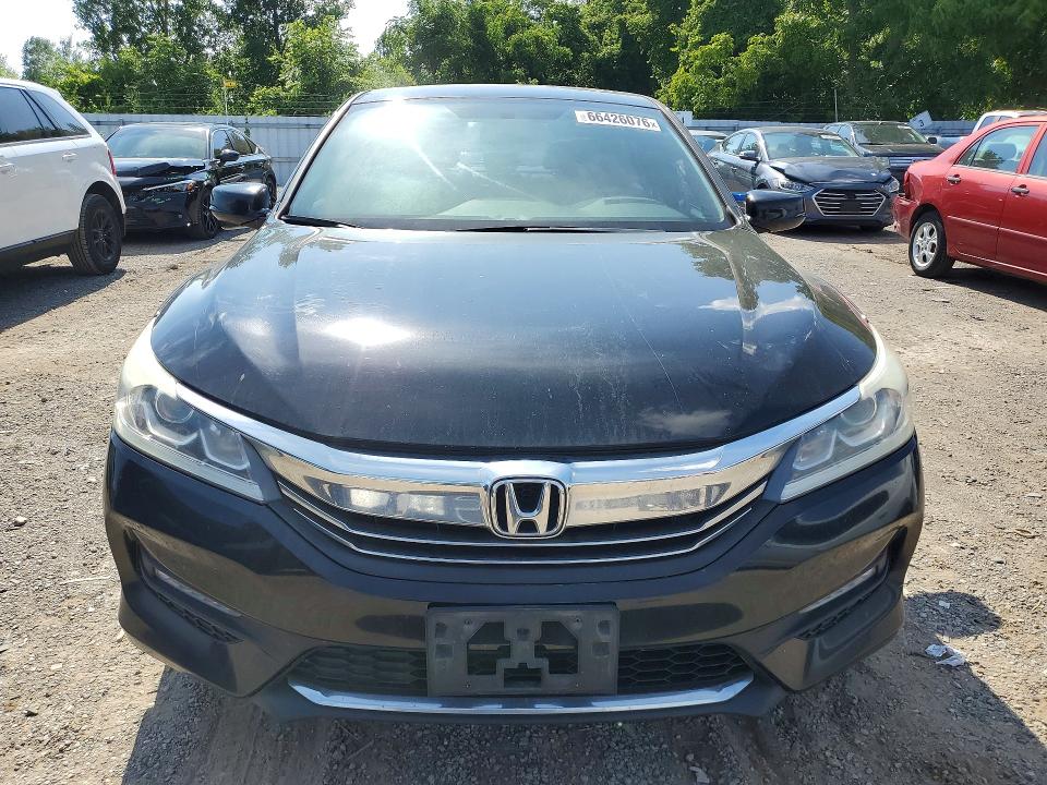 66426076 :رقم المزاد ، 1HGCR2F59HA802782 vin ، 2017 Honda Accord مزاد بيع